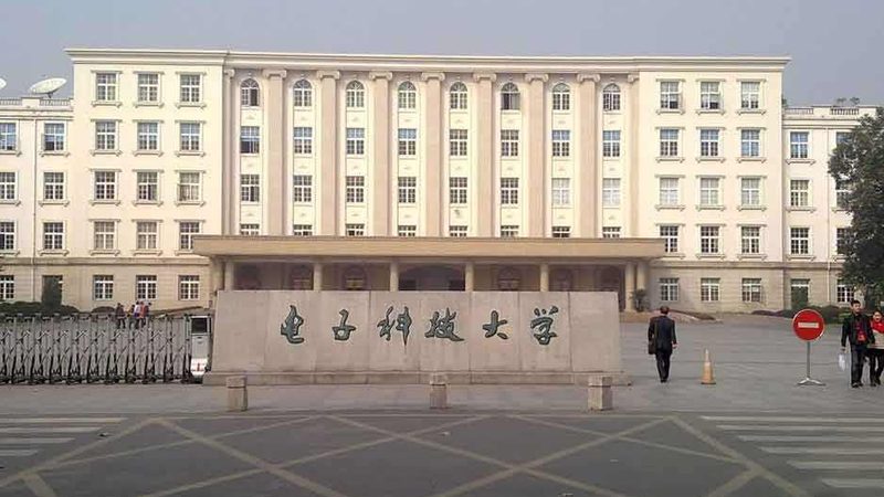 汽车级贴片电阻电容：规格参数解析与选型要点