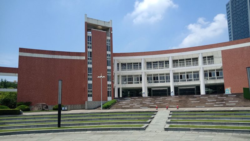 电子产品行业排名揭秘：如何准确对比价格与性能**