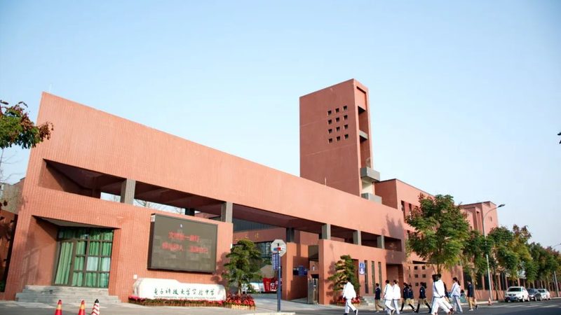 继电器：工业控制中的“开关大师”**